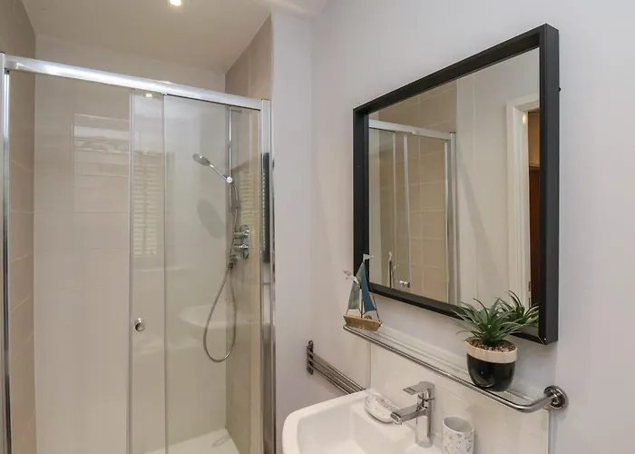 Coastguards View Nyaraló Whitby